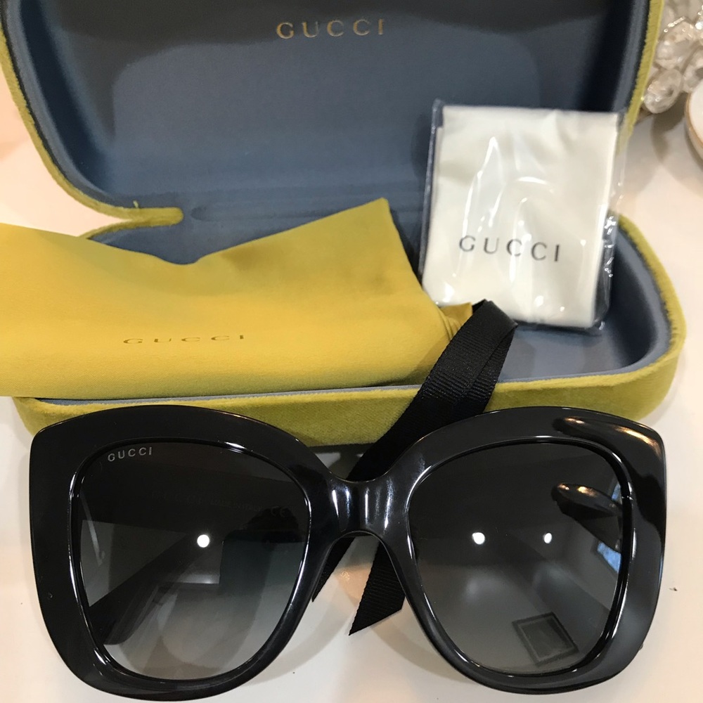 Gucci Cat-eye sunglasses